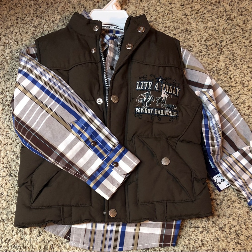 Never worn, boys 2-piece outfit